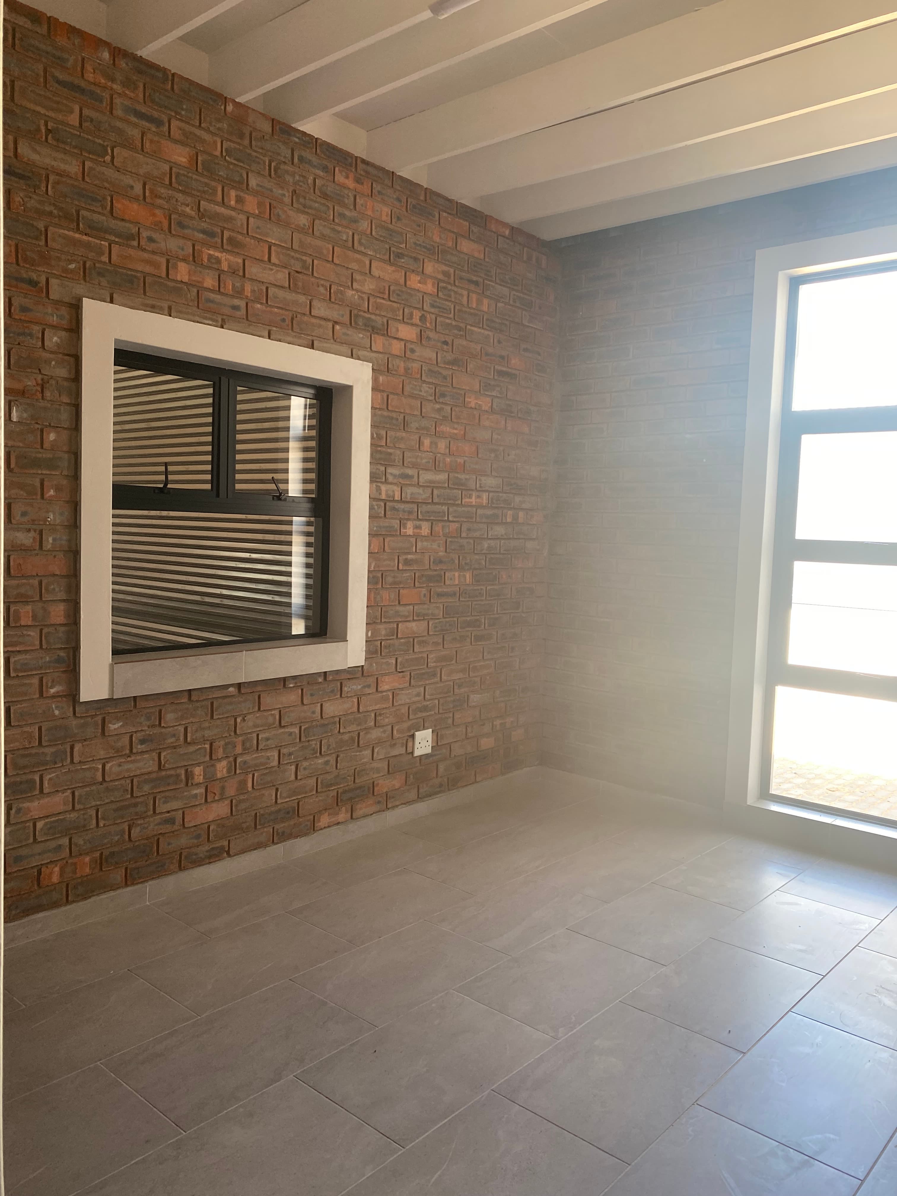 Storage Units/Offices in Mossdustria 